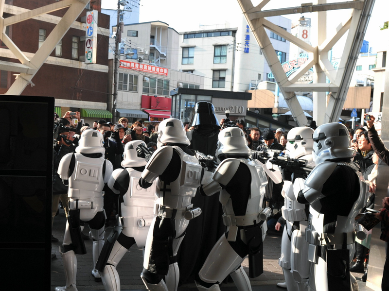 Illustration for article titled Darth Vader Invades South Osaka (Noooooooooo!)